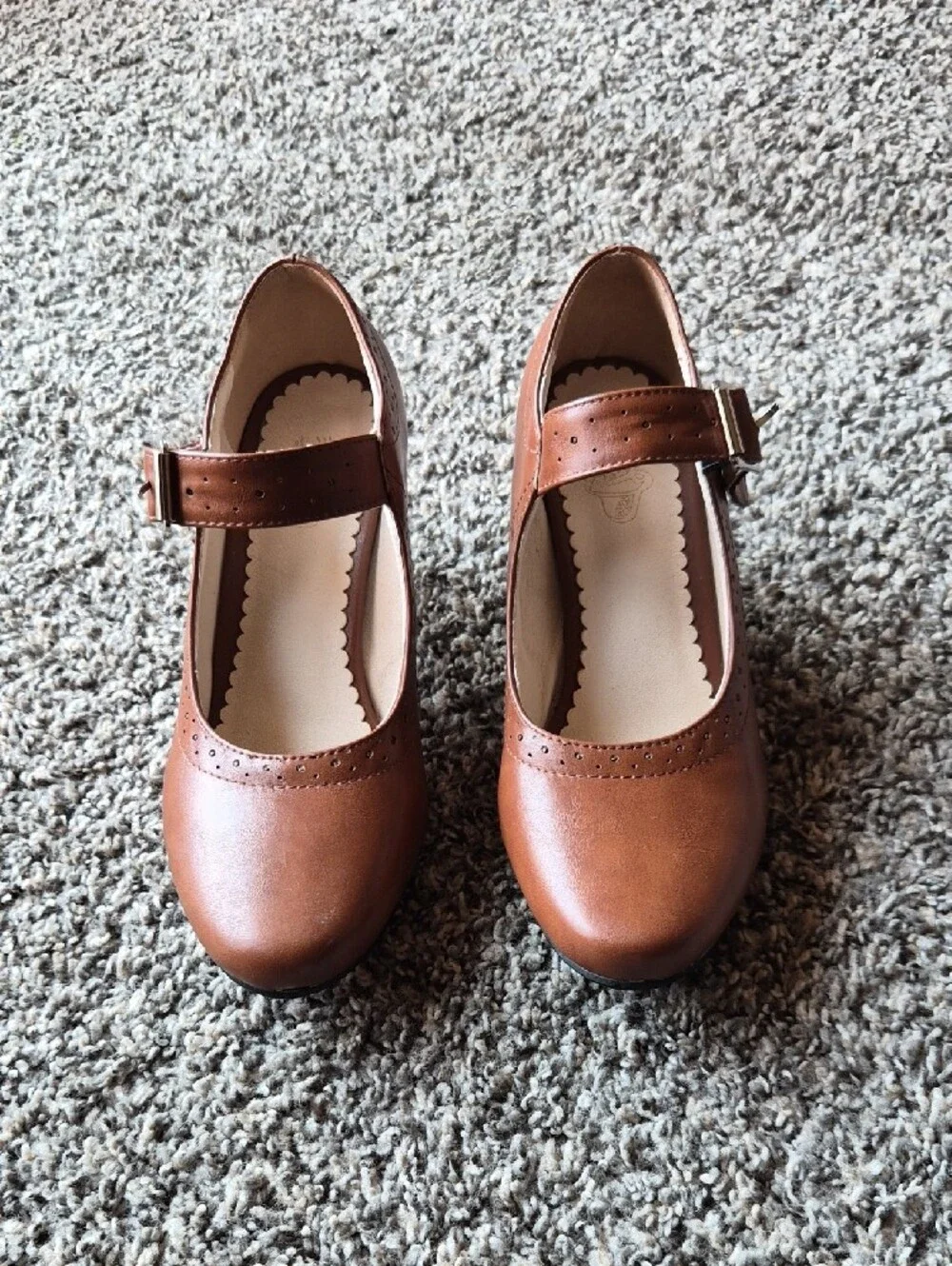 Classic Mary Jane Heels in Brown Size 6.5 (37)